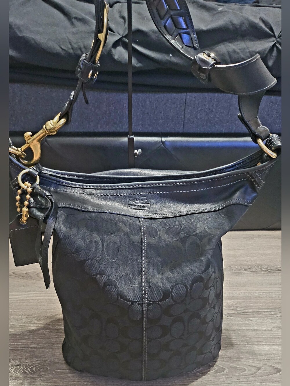 Vint/Auth. Y2K Monogram Coach Bleecker Duffle Bucket Bag Black/Gold G0768-11438